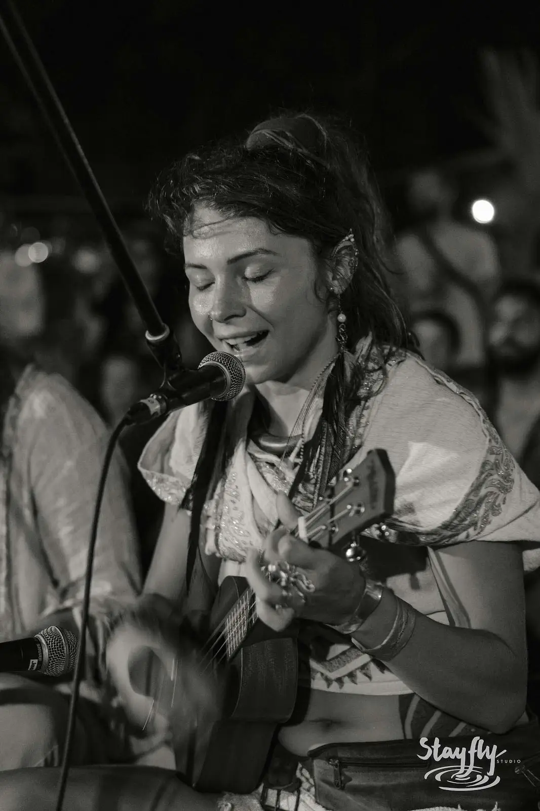 Black and white photo of singer with ukulele.